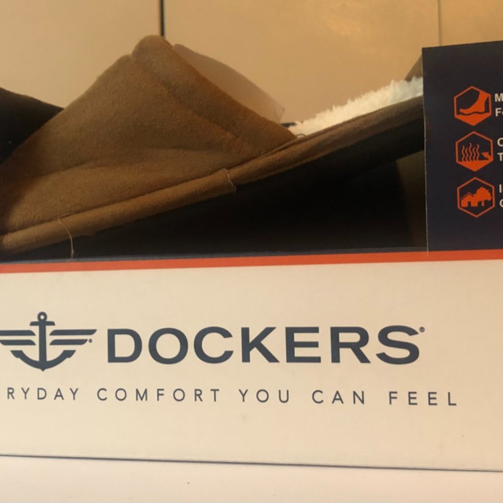 Dockers Men's Slippers with Memory Foam